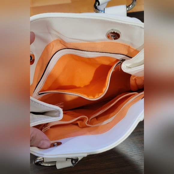 G by Guess Handbag - Picture 2 of 6